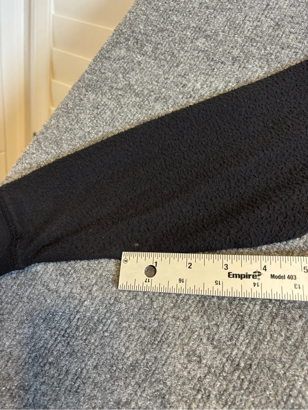 Alo Yoga Chill Crew Pullover Sweatshirt Black 23
